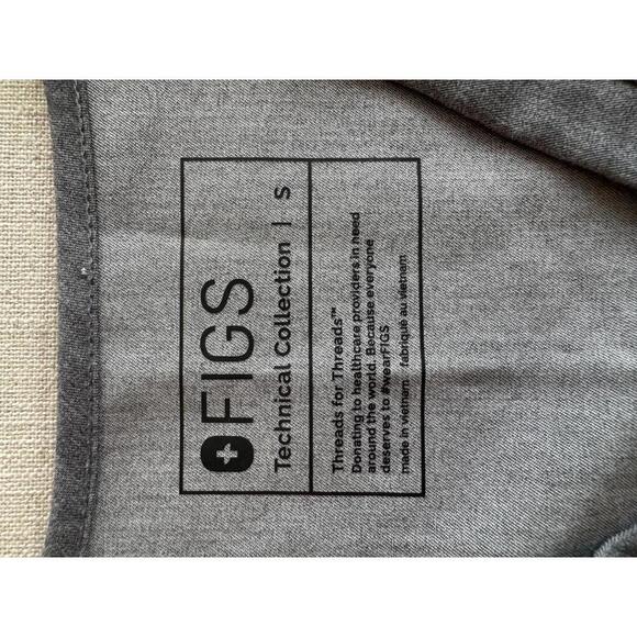 Figs Catarina Scrub Top in Color Graphite Size Small - Picture 4 of 4